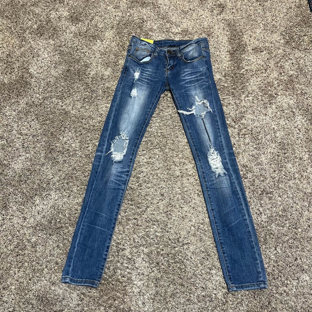 Stylish Blue Distressed Women's Jeans
